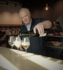 Eric pouring Vouvray wine
